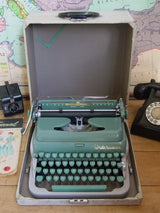 Underwood Deluxe Portable