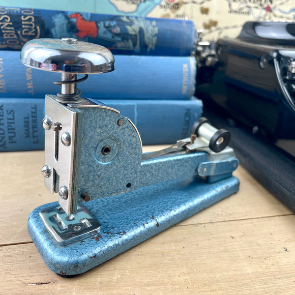 Vanguard Vintage Stapling Machine Blue