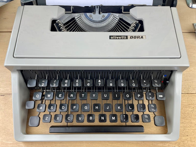 Typewriter, Olivetti Dora - No Carry Case