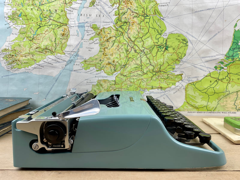 Typewriter, 1954 Olivetti Lettera 22