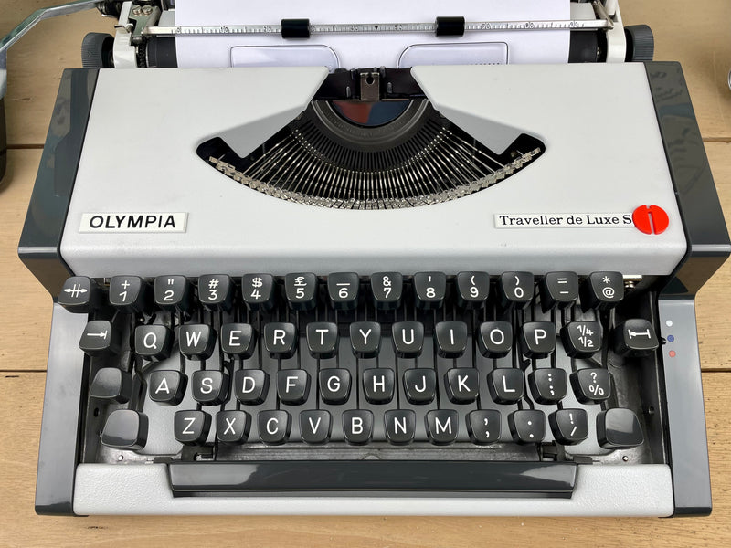 Typewriter, Olympia Traveller de Luxe S