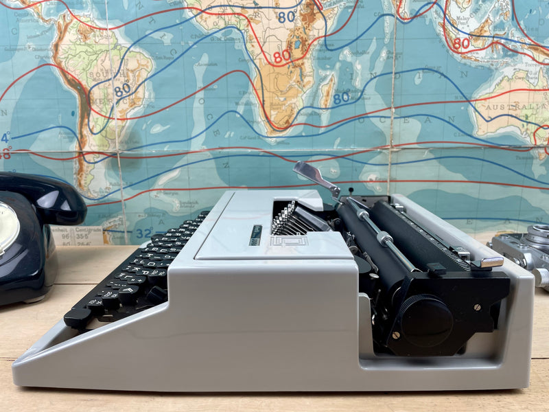 Typewriter, Olivetti Dora - No Carry Case