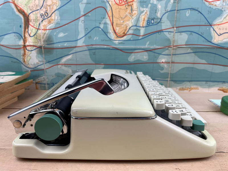 Typewriter, 1965 Olympia Splendid 66