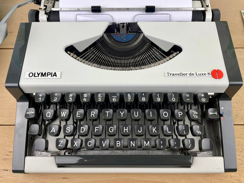 Typewriter, Olympia Traveller de Luxe S