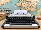 Typewriter, Olympia Traveller de Luxe S