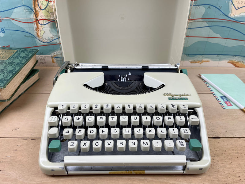 Typewriter, 1964 Olympia Splendid 33