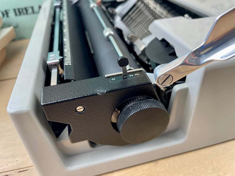 Typewriter, Olivetti Dora - No Carry Case