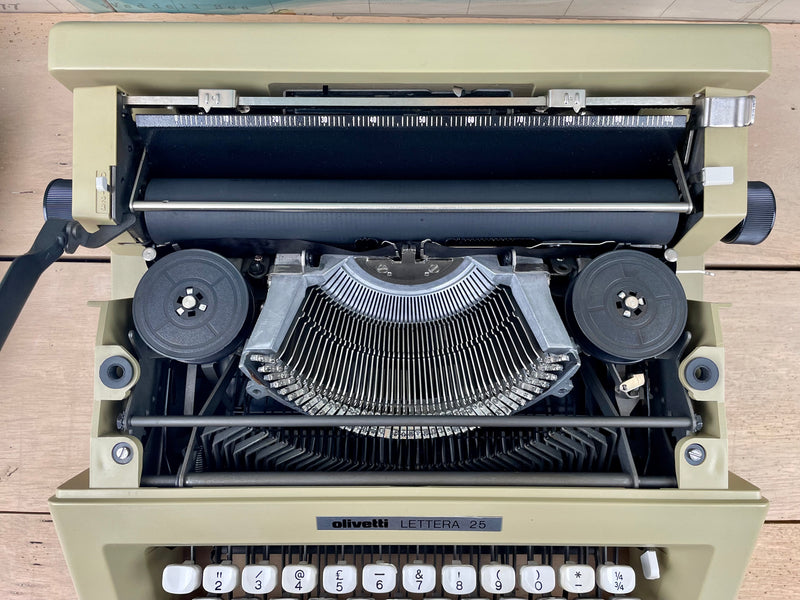 Typewriter, Olivetti Lettera 25