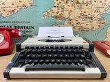 Typewriter, Olympia Traveller de Luxe