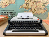 Typewriter, Olympia Traveller de Luxe S