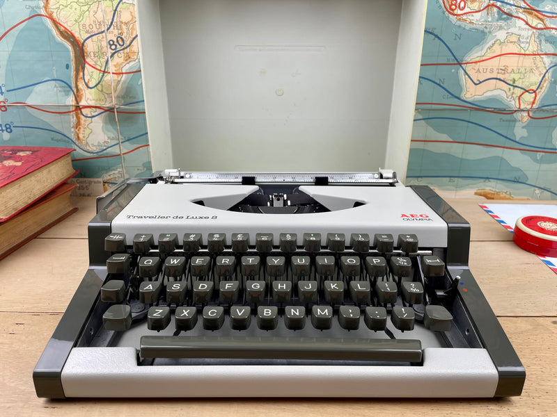 Typewriter, Olympia Traveller de Luxe S