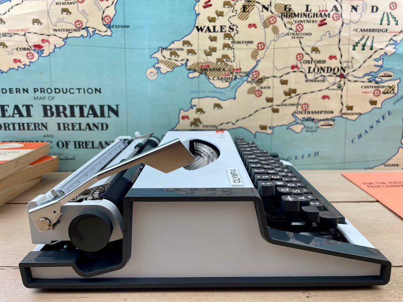 Typewriter, Olympia Traveller
