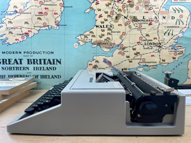 Typewriter, Olivetti Dora - No Carry Case