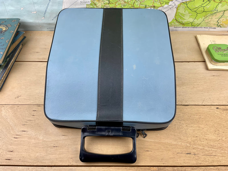 Typewriter, 1954 Olivetti Lettera 22