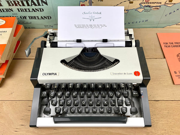 Olympia Traveller de Luxe Typewriter