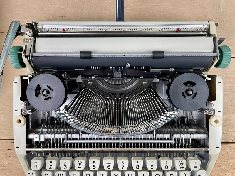 Typewriter, 1964 Olympia Splendid 33