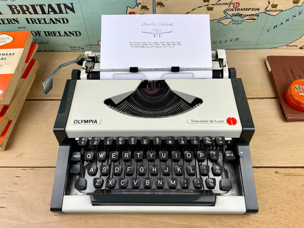 Olympia Traveller de Luxe Typewriter