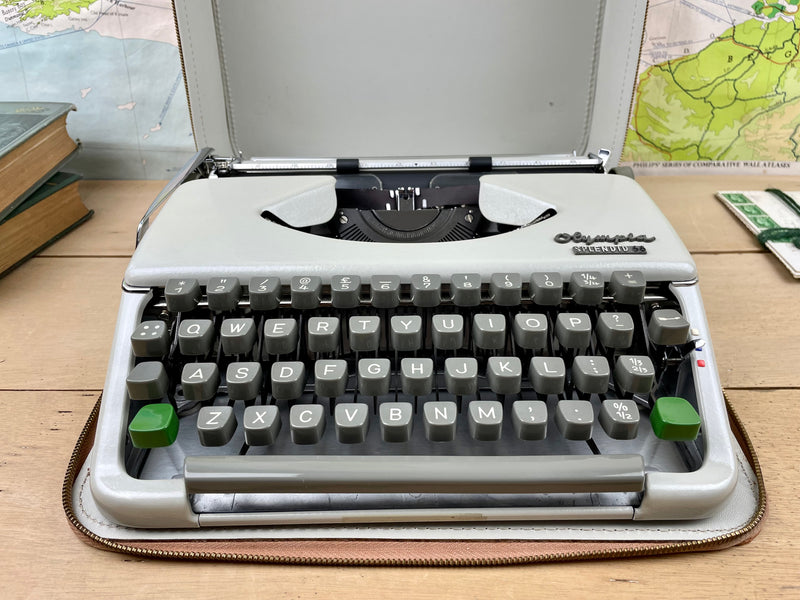 Typewriter, 1968 Olympia Splendid 66
