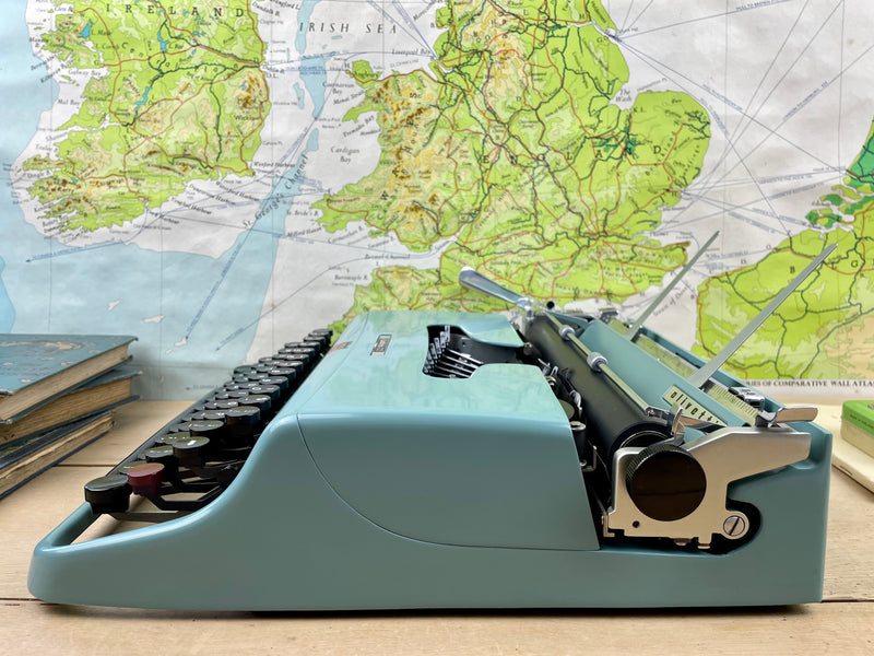 Typewriter, 1954 Olivetti Lettera 22