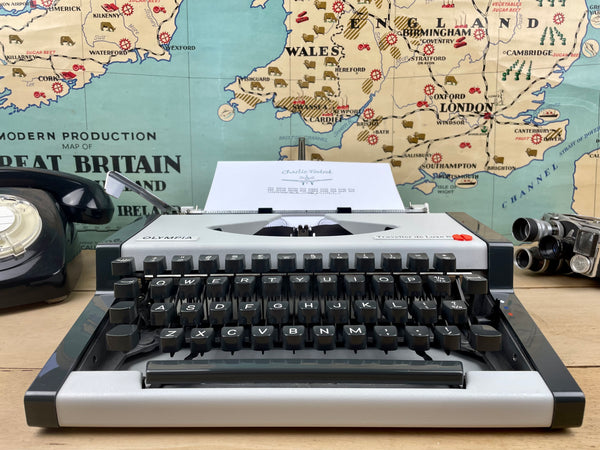 Typewriter, Olympia Traveller de Luxe S