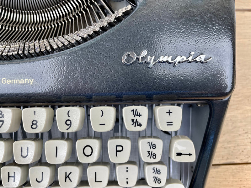 Typewriter, 1959 Olympia Splendid 33
