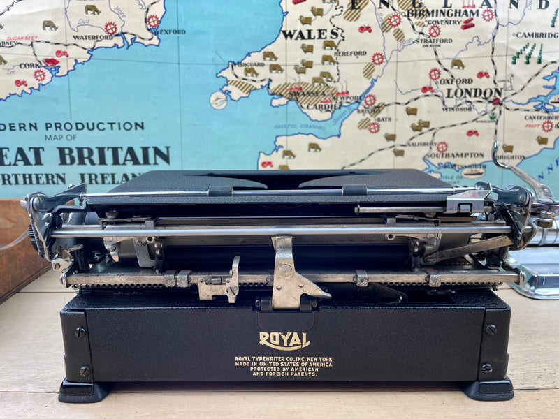 Typewriter, 1938 Royal de Luxe Portable