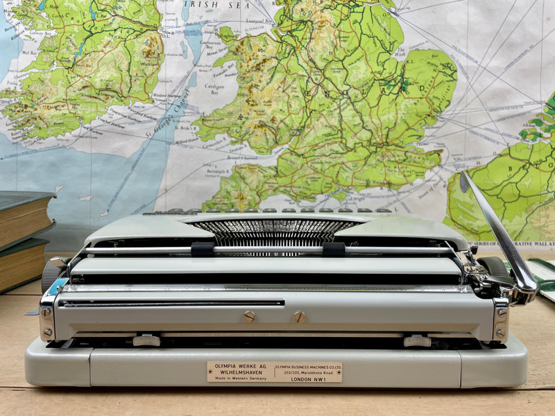 Typewriter, 1968 Olympia Splendid 66