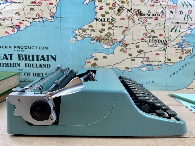 Typewriter, 1968 Olivetti Lettera 32