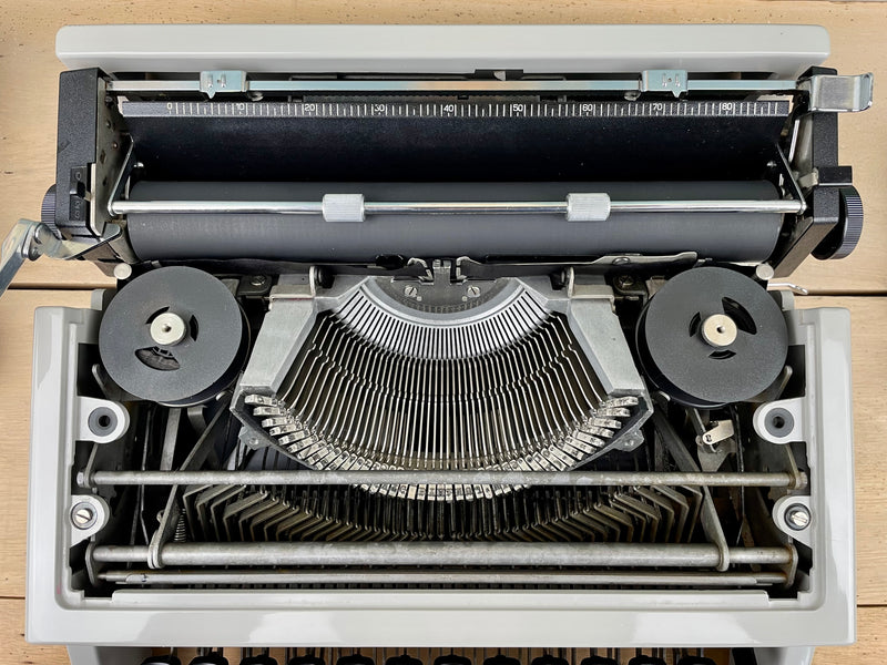 Typewriter, Olivetti Dora - No Carry Case