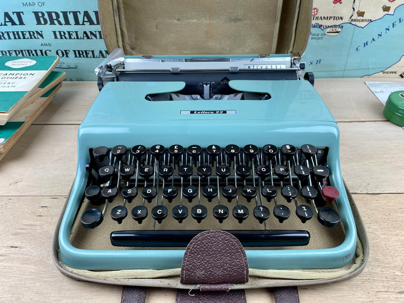 Typewriter, Olivetti Lettera 22