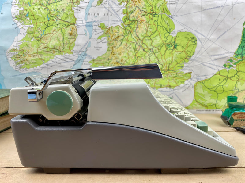 Typewriter, 1964 Olympia SM8 with Congress Typeface