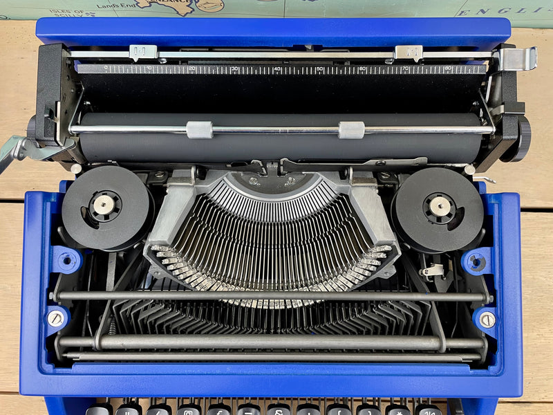 Typewriter, Olivetti Dora - Blue