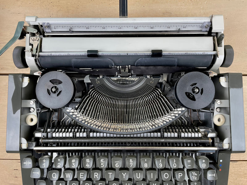 Typewriter, Olympia Traveller de Luxe S