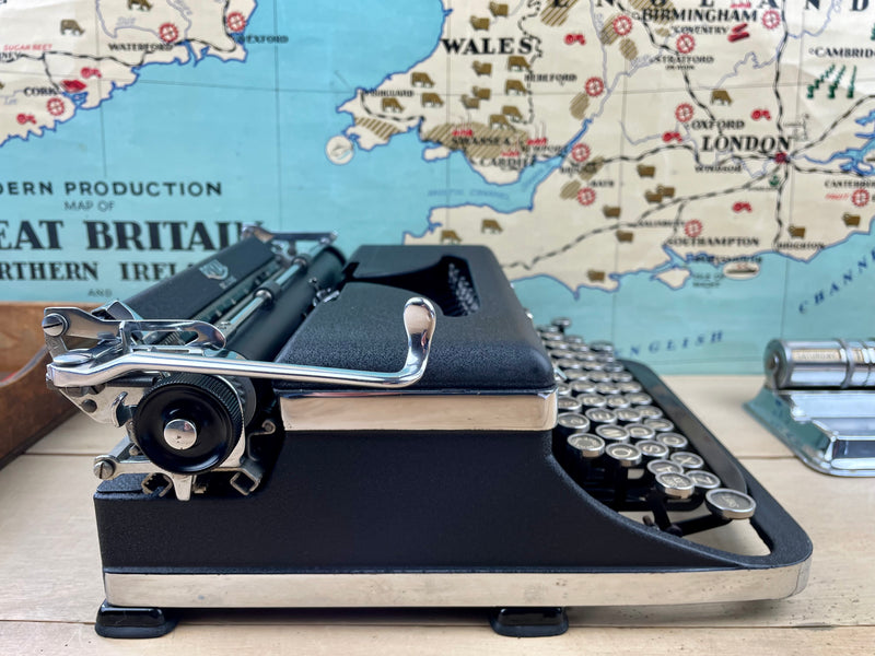 Typewriter, 1938 Royal de Luxe Portable