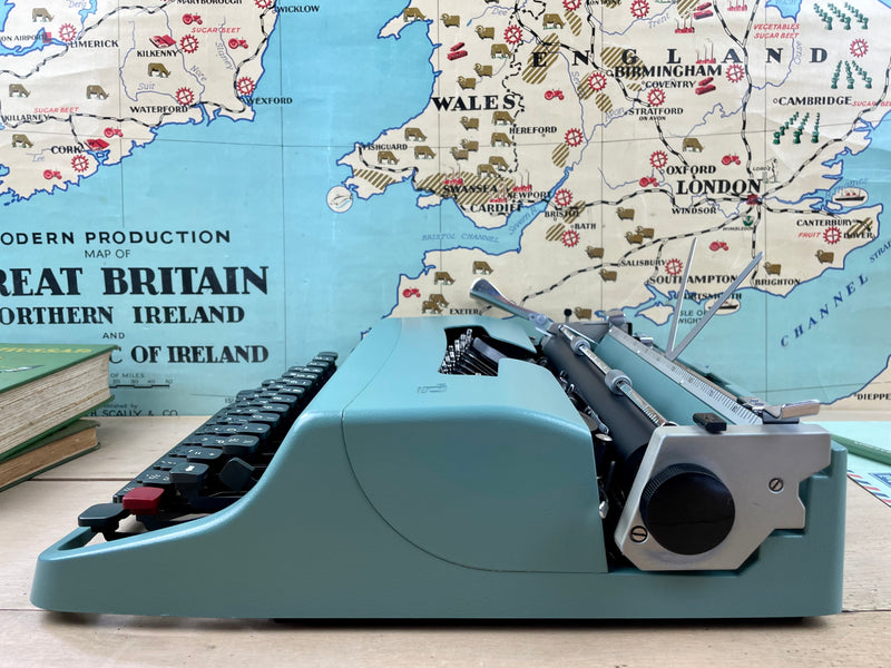 Typewriter, 1968 Olivetti Lettera 32