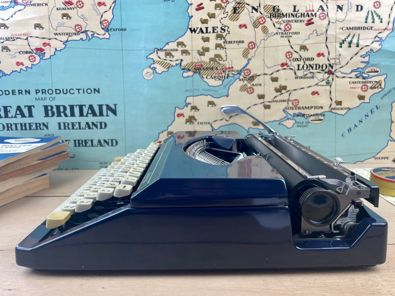 Typewriter,  Silver Reed Silverette - Navy