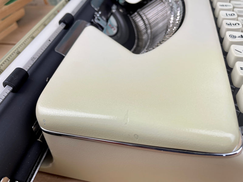 Typewriter, 1965 Olympia Splendid 66
