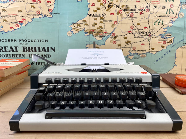 Typewriter, Olympia Traveller de Luxe