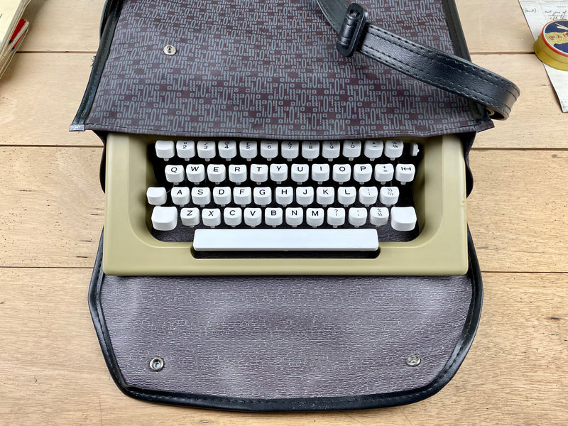 Typewriter, Olivetti Lettera 25