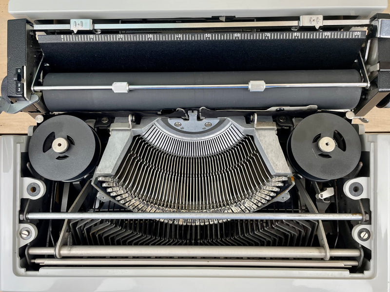 Typewriter, Olivetti Dora - No Carry Case