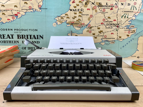 Typewriter, Olympia Traveller de Luxe S