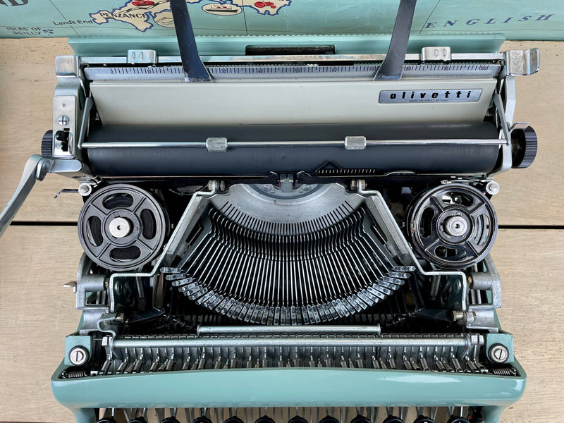 Typewriter, Olivetti Lettera 22