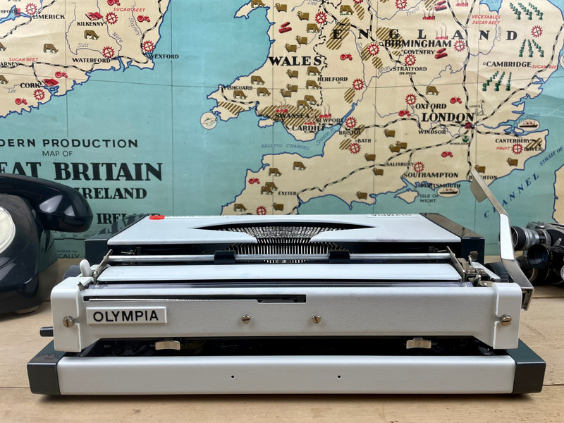 Typewriter, Olympia Traveller de Luxe S