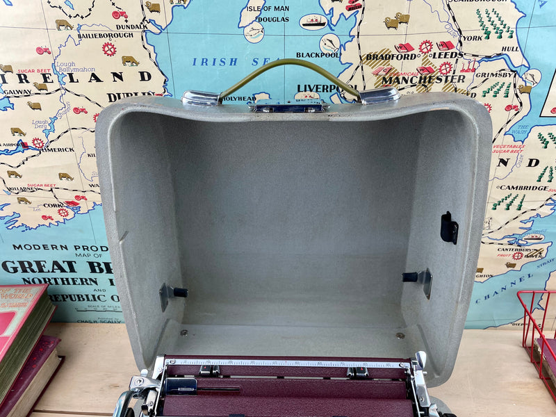 Typewriter, 1956 Olympia SM3 with Congress Typeface
