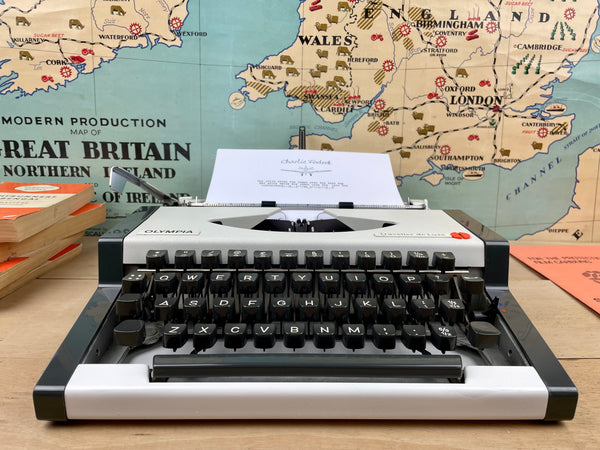 Typewriter, Olympia Traveller de Luxe