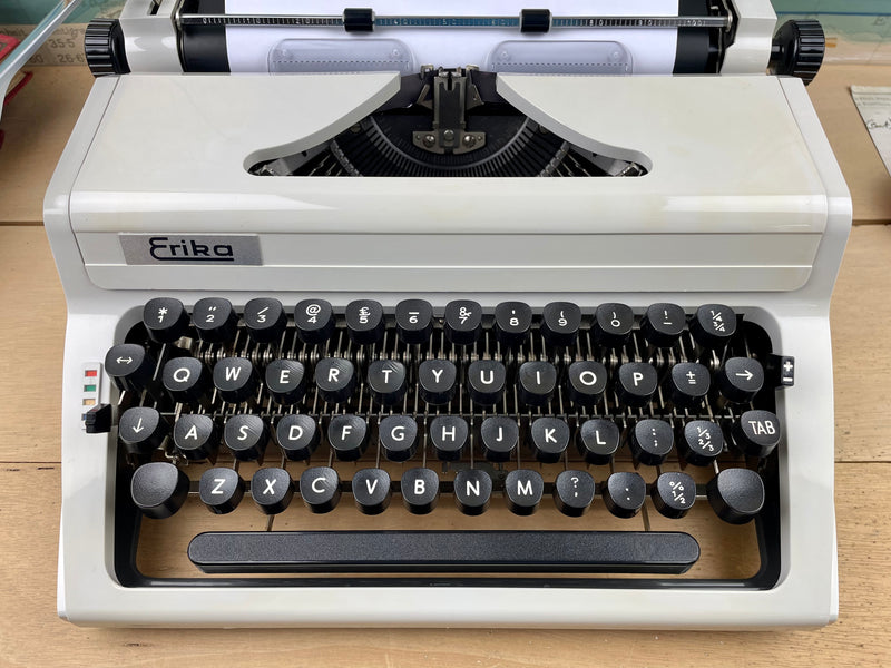 Typewriter, Erika 105