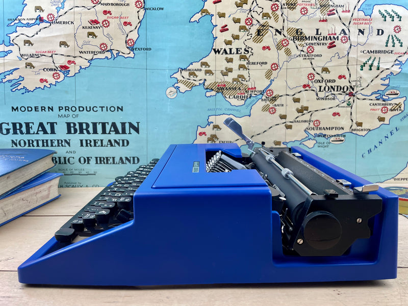Typewriter, Olivetti Dora - Blue