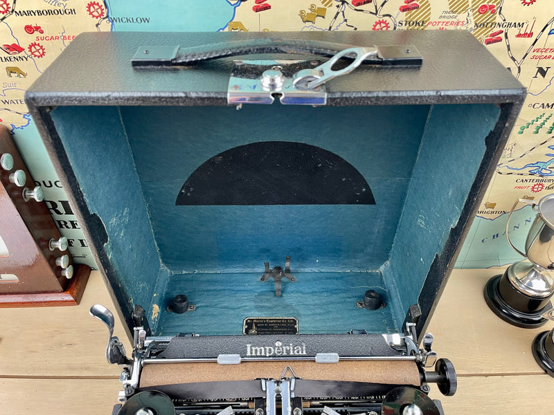 Typewriter, 1946 Imperial The Good Companion No 1