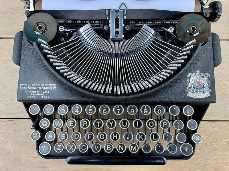 Typewriter, 1946 Imperial The Good Companion No 1