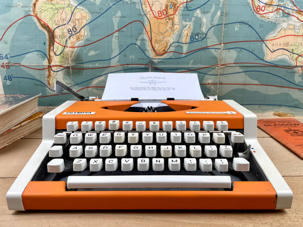 Typewriter, Orange Olympia Traveller de Luxe